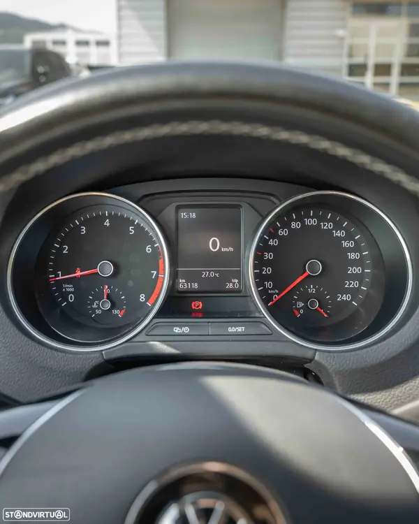 Volkswagen Polo 2015 - 10790 EUR, 63000 km - 63000km - foto 10 de 15