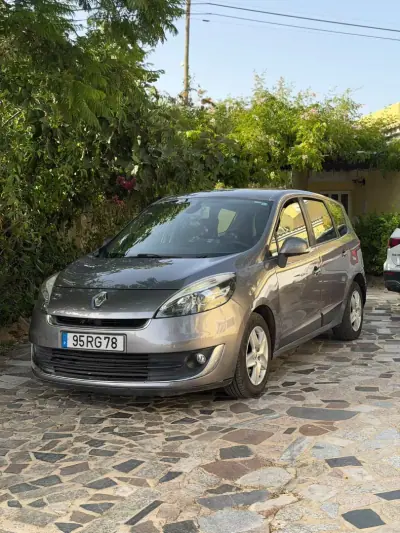 Renault Scénic 2012 - 11900 EUR, 251393 km - AUTO.MOTO.pt - 251393km - foto 2 de 9