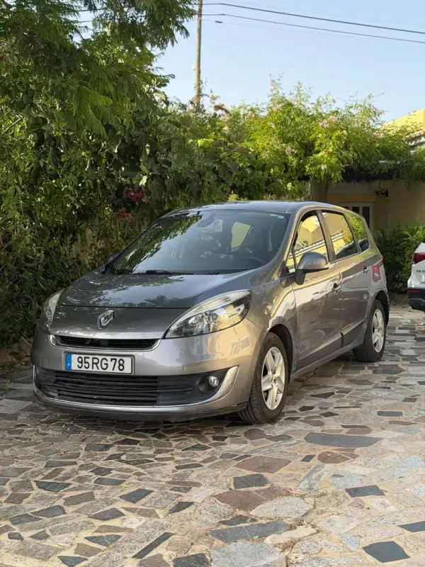 Renault Scénic 2012 - 11900 EUR, 251393 km - AUTO.MOTO.pt - 251393km - foto 2 de 9