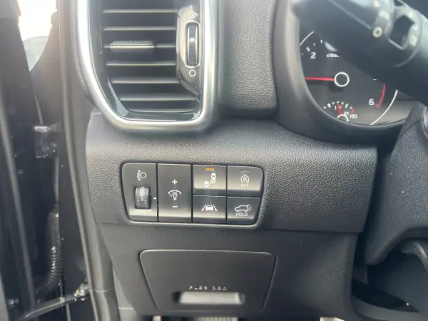 Kia Sportage 2019 - 22500 EUR, 70500 km - AUTO.MOTO.pt - 70500km - foto 15 de 18