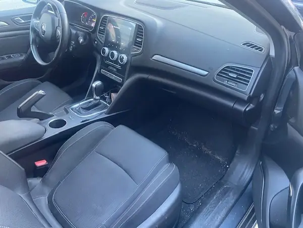 Renault Mégane 2021 - 20000 EUR, 97000 km - AUTO.MOTO.pt - 97000km - foto 2 de 4