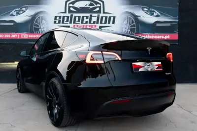 Tesla Model Y 2022 - 38900 EUR, 54000 km - AUTO.MOTO.pt - 54000km - foto 8 de 23