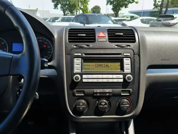Volkswagen Golf 2006 - 5900 EUR, 308000 km - AUTO.MOTO.pt - 308000km - foto 19 de 24