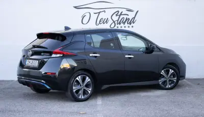 Nissan Leaf 2021 — photo 2 of 39