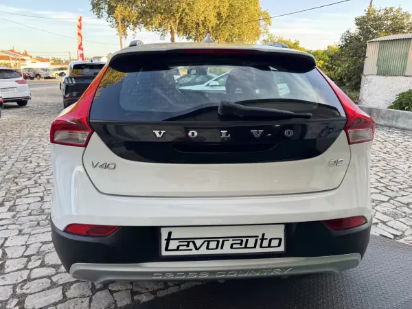 Volvo V40 Cross Country 2014 - 13500 EUR, 149000 km - AUTO.MOTO.pt - 149000km - foto 8 de 34
