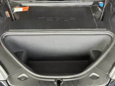 Tesla Model S 2017 - 25990 EUR, 151612 km - AUTO.MOTO.pt - 151612km - foto 7 de 23