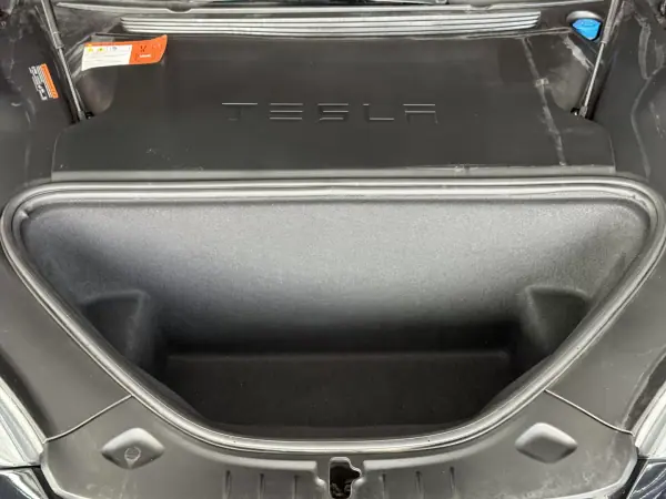 Tesla Model S 2017 - 25990 EUR, 151612 km - AUTO.MOTO.pt - 151612km - foto 7 de 23
