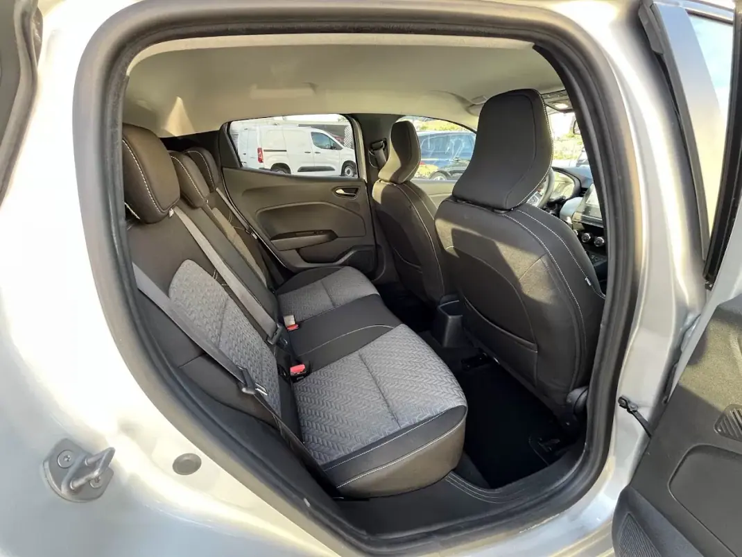 Renault Clio 2023 - 15450 EUR, 66000 km - AUTO.MOTO.pt - 66000km - foto 34 de 43