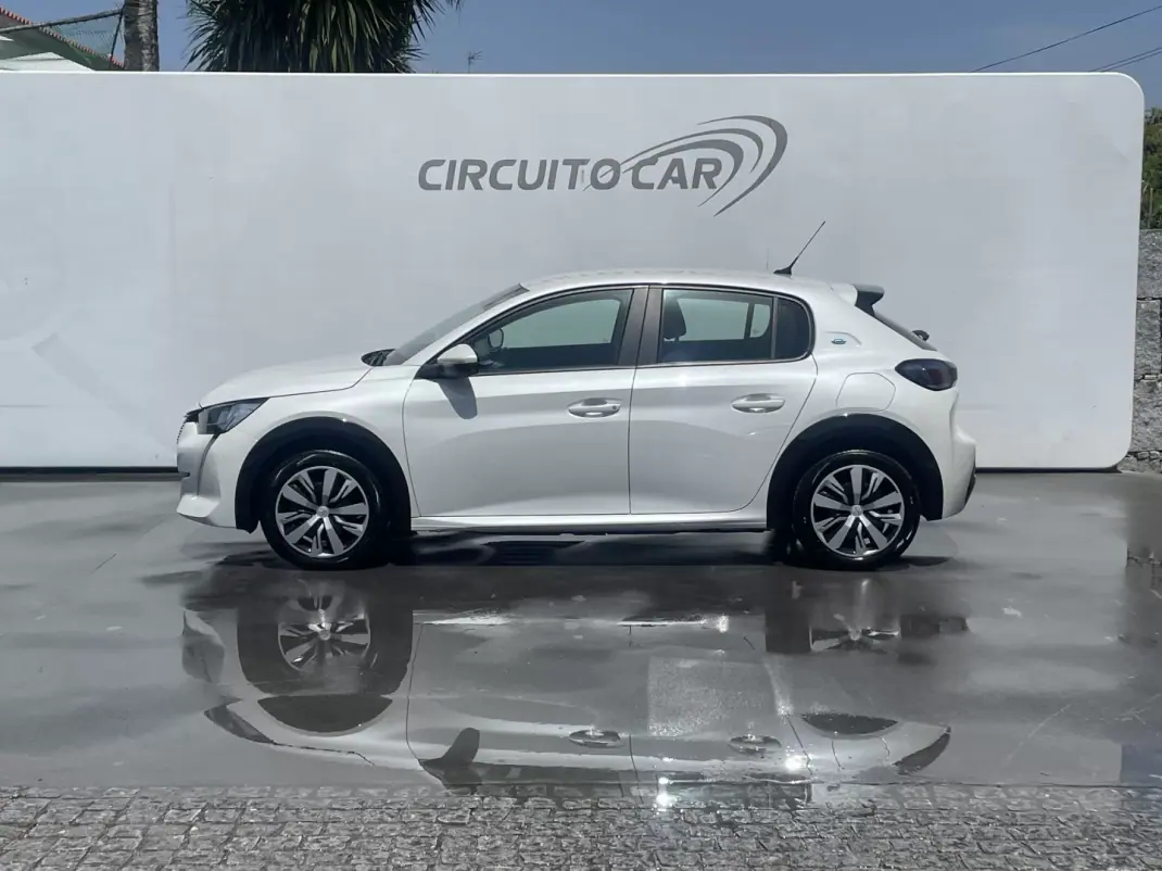 Peugeot e-208 2020 - 16250 EUR, 61819 km - AUTO.MOTO.pt - 61819km - foto 2 de 27