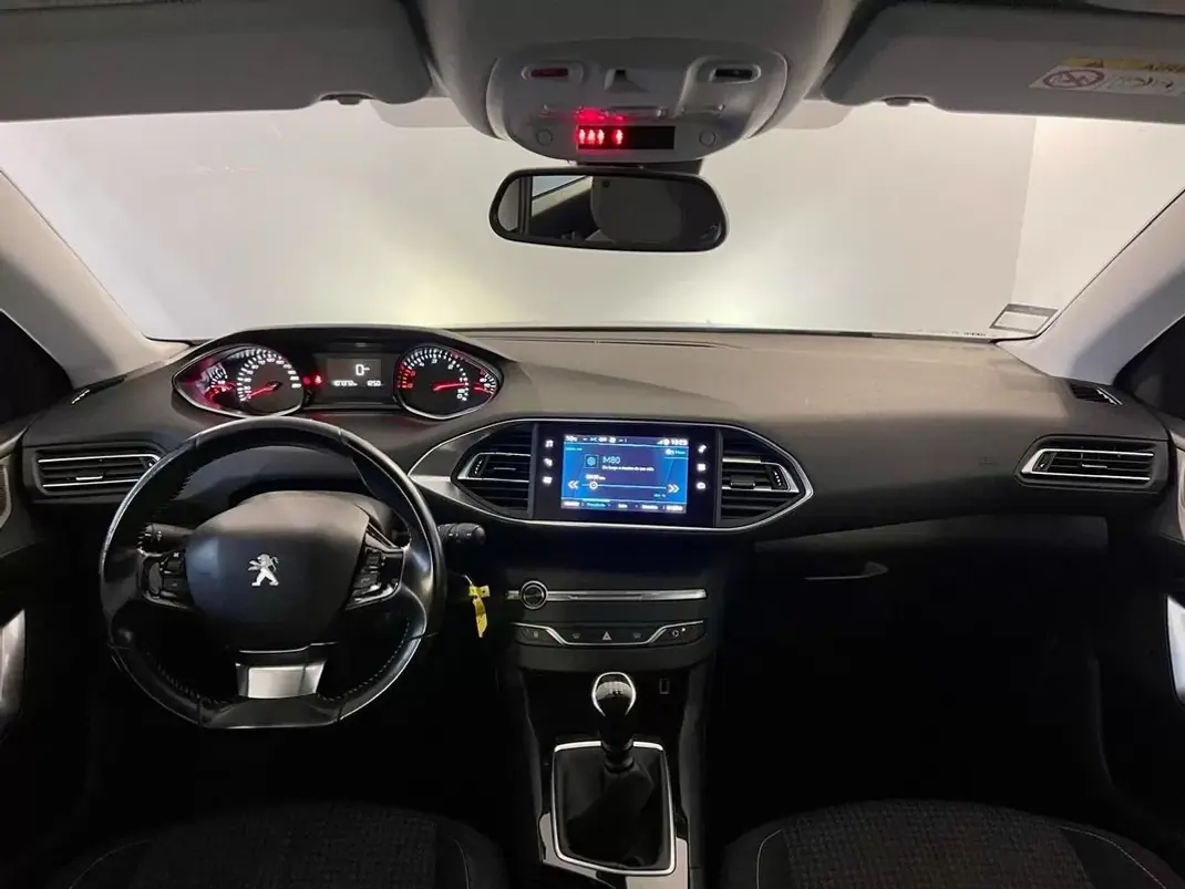 Peugeot 308 2019 - 11250 EUR, 107000 km - AUTO.MOTO.pt - 107000km - foto 2 de 27