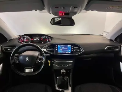 Peugeot 308 2019 - 11250 EUR, 107000 km - AUTO.MOTO.pt - 107000km - foto 2 de 27