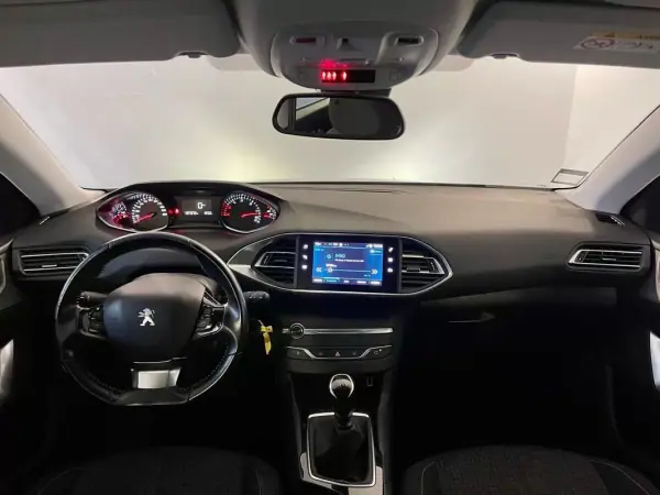 Peugeot 308 2019 - 11250 EUR, 107000 km - AUTO.MOTO.pt - 107000km - foto 2 de 27