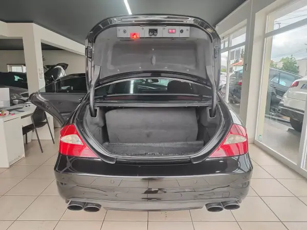 Mercedes-Benz CLS 55 AMG 2005 - 37500 EUR, 135000 km - AUTO.MOTO.pt - 135000km - foto 16 de 42