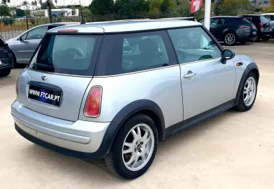 MINI One 2004 - 7990 EUR, 179700 km - AUTO.MOTO.pt - 179700km - foto 5 de 22