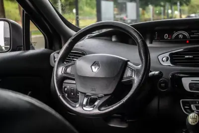 Renault Grand Scénic 2015 - 8990 EUR, 282413 km - AUTO.MOTO.pt - 282413km - foto 35 de 43