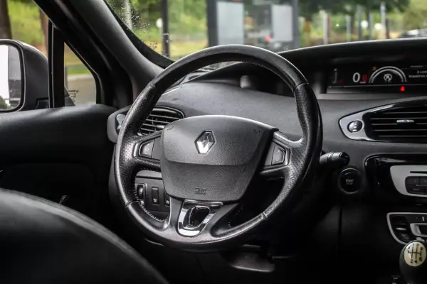 Renault Grand Scénic 2015 - 8990 EUR, 282413 km - AUTO.MOTO.pt - 282413km - foto 35 de 43