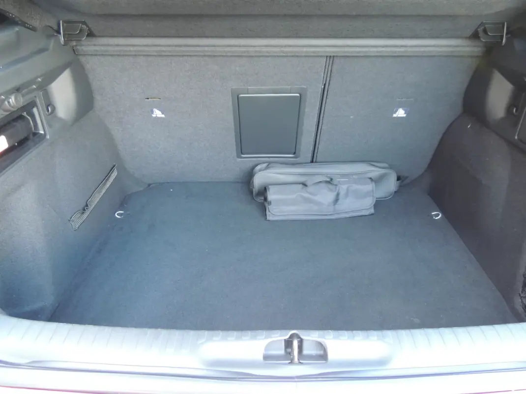 DS DS4 Crossback 2017 - 15750 EUR, 75600 km - AUTO.MOTO.pt - 75600km - foto 20 de 21