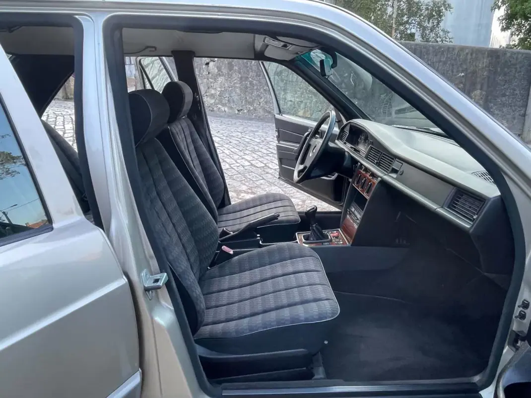 Mercedes-Benz 190 1993 - 14900 EUR, 41200 km - 41200km - foto 15 de 40