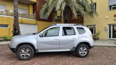 Dacia Duster 2015 - 12480 EUR, 105000 km - AUTO.MOTO.pt - 105000km - foto 10 de 16