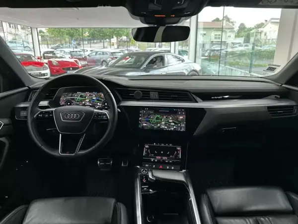 Audi Q8 e-Tron Sportback 2023 - 49500 EUR, 93000 km - AUTO.MOTO.pt - 93000km - foto 15 de 31
