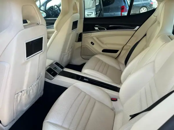 Porsche Panamera 2014 - 46000 EUR, 136900 km - AUTO.MOTO.pt - 136900km - foto 15 de 19
