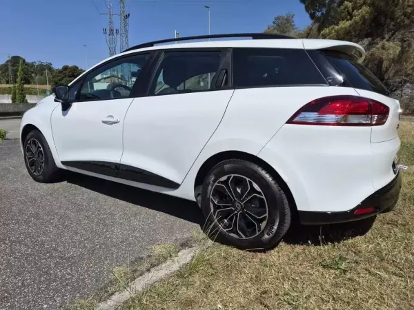 Renault Clio Break 2018 - 9999 EUR, 76544 km - AUTO.MOTO.pt - 76544km - foto 21 de 24