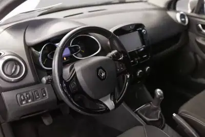 Renault Clio 2016 - 10900 EUR, 146780 km - AUTO.MOTO.pt - 146780km - foto 4 de 20