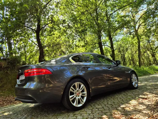 Jaguar XE 2015 - 13750 EUR, 184000 km - AUTO.MOTO.pt - 184000km - foto 22 de 23