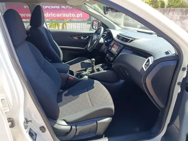 Nissan Qashqai 2017 - 12750 EUR, 153412 km - AUTO.MOTO.pt - 153412km - foto 22 de 30
