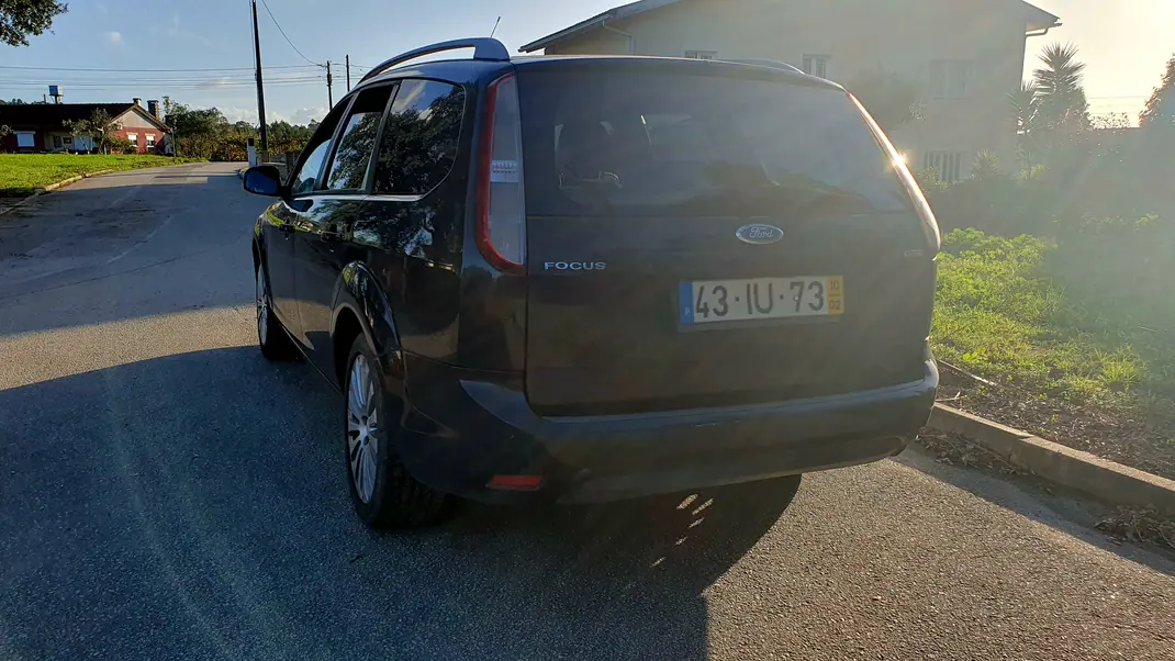 Ford Focus 2010 - 4250 EUR, 285000 km - AUTO.MOTO.pt - 285000km - foto 3 de 8