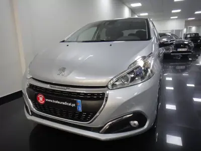Peugeot 208 2018 - 9900 EUR, 84000 km - 84000km - foto 3 de 26