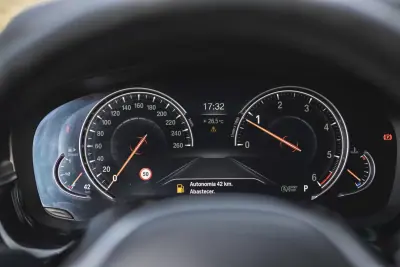 BMW 520 2018 - 31900 EUR, 144060 km - AUTO.MOTO.pt - 144060km - foto 21 de 41