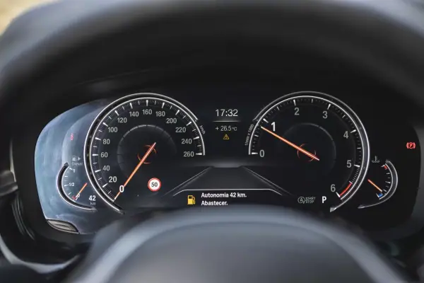 BMW 520 2018 - 29990 EUR, 144060 km - AUTO.MOTO.pt - 144060km - foto 21 de 41