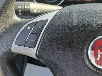 Fiat Punto 2017 - 8900 EUR, 69772 km - AUTO.MOTO.pt - 69772km - foto 28 de 39