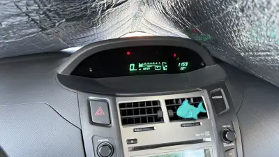 Toyota Yaris 2010 - 8700 EUR, 69707 km - AUTO.MOTO.pt - 69707km - foto 4 de 35