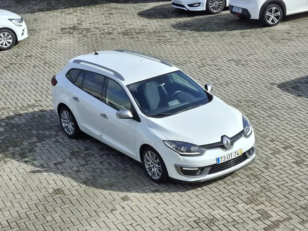 Renault Mégane Sport Tourer 2014 - 11500 EUR, 130900 km - AUTO.MOTO.pt - 130900km - foto 27 de 28