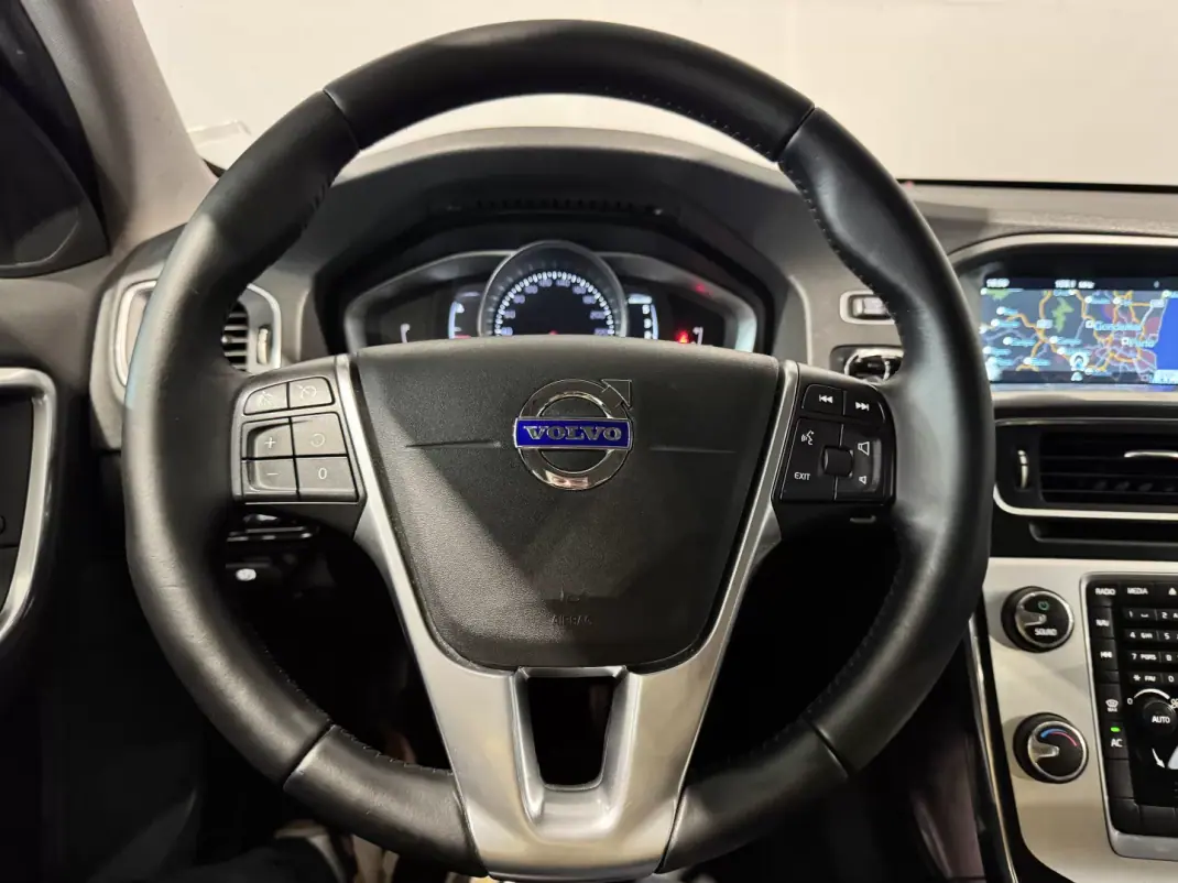 Volvo V60 2016 - 13900 EUR, 265393 km - 265393km - foto 18 de 44