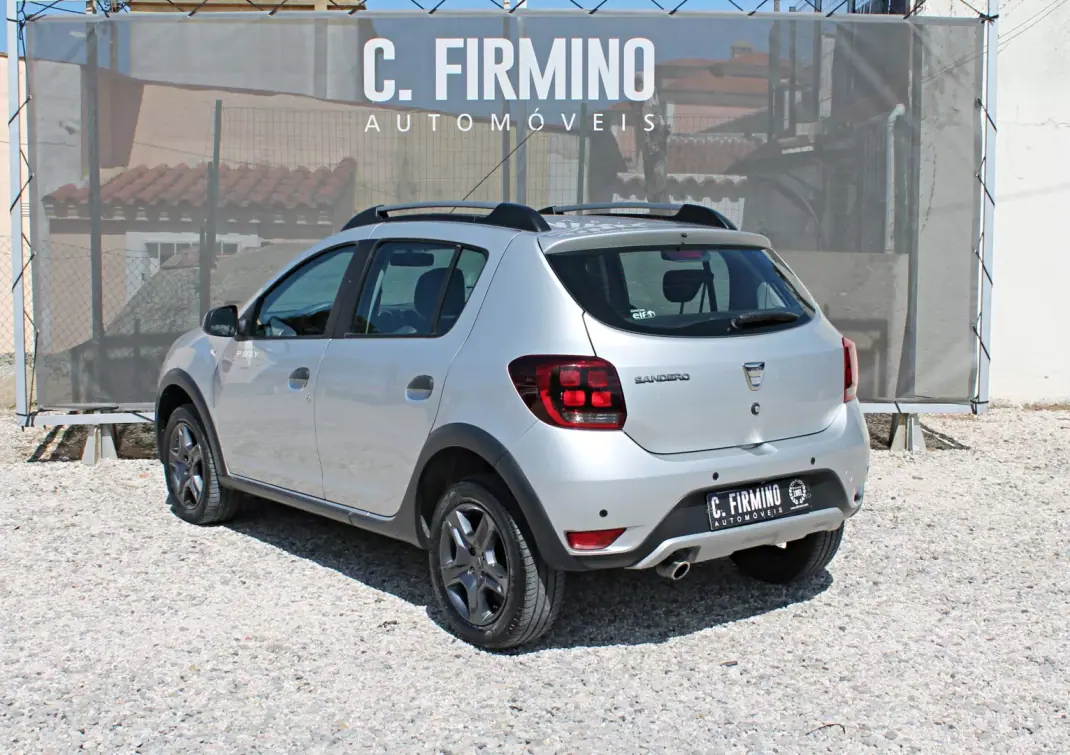 Dacia Sandero 2018 - 10400 EUR, 35110 km - AUTO.MOTO.pt - 35110km - foto 7 de 24