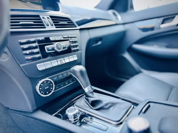 Mercedes-Benz C 63 AMG 2011 - 49900 EUR, 56000 km - AUTO.MOTO.pt - 56000km - foto 20 de 26