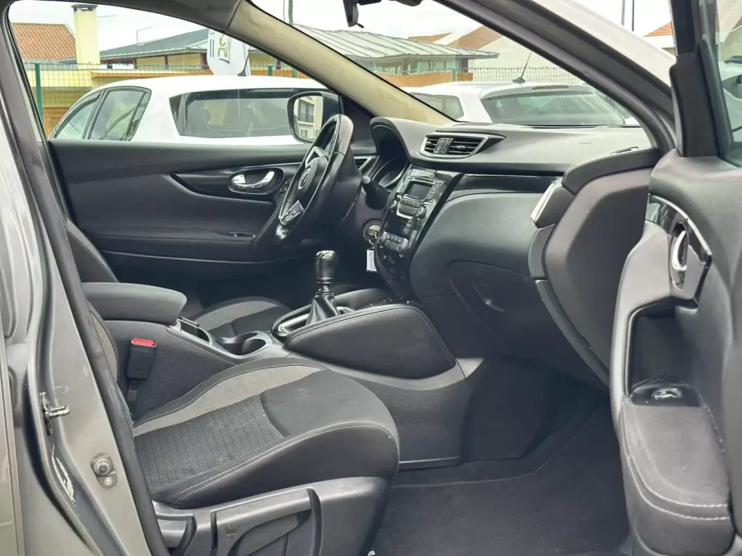 Nissan Qashqai 2018 - 20490 EUR, 79422 km - 79422km - foto 10 de 16