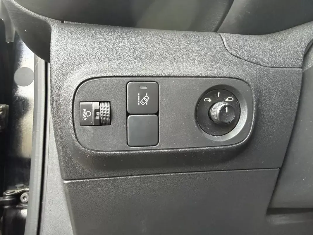 Citroën C3 2017 - 8750 EUR, 53118 km - AUTO.MOTO.pt - 53118km - foto 41 de 45
