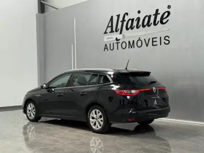 Renault Mégane Sport Tourer 2020 - 15990 EUR, 80000 km - AUTO.MOTO.pt - 80000km - foto 4 de 26