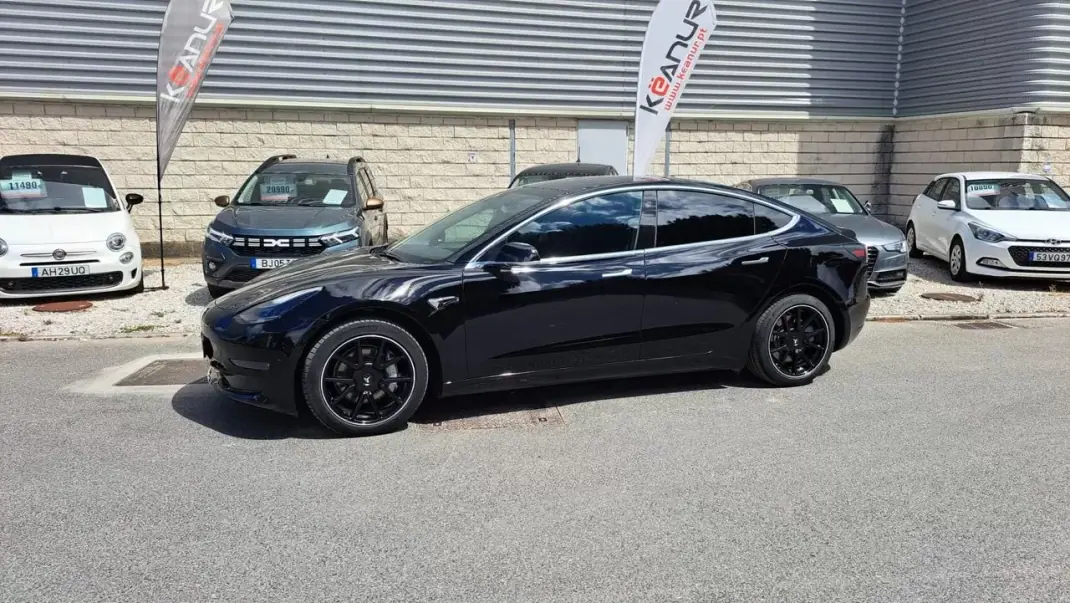 Tesla Model 3 2019 - 22500 EUR, 113000 km - AUTO.MOTO.pt - 113000km - foto 30 de 53