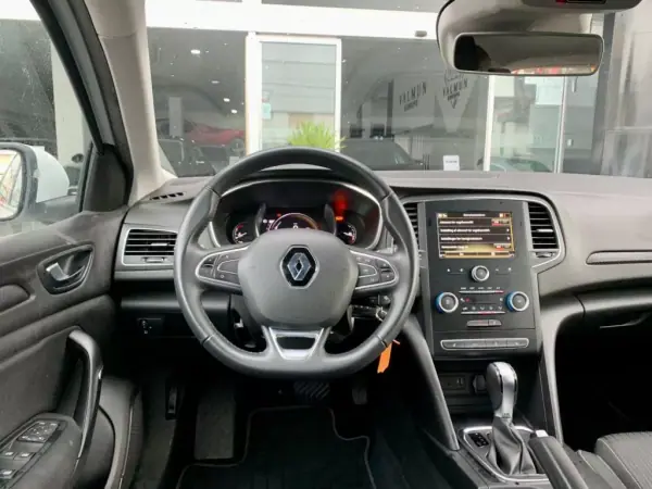 Renault Mégane Sport Tourer 2019 - 16900 EUR, 95084 km - AUTO.MOTO.pt - 95084km - foto 9 de 19