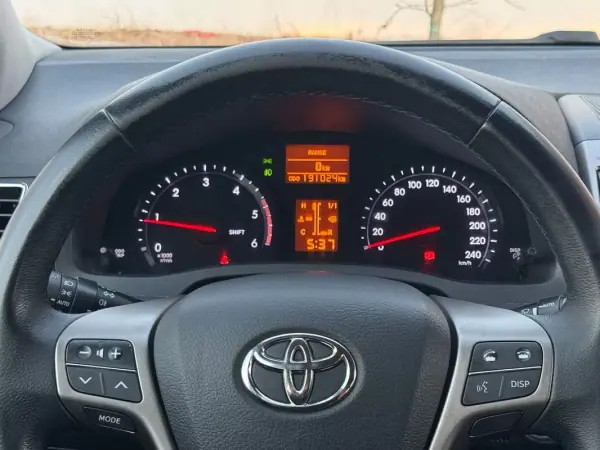 Toyota Avensis SW 2011 - 10750 EUR, 190000 km - AUTO.MOTO.pt - 190000km - foto 15 de 27