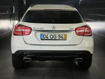 Mercedes-Benz GLA 180 2015 - 19950 EUR, 81297 km - AUTO.MOTO.pt - 81297km - foto 10 de 32