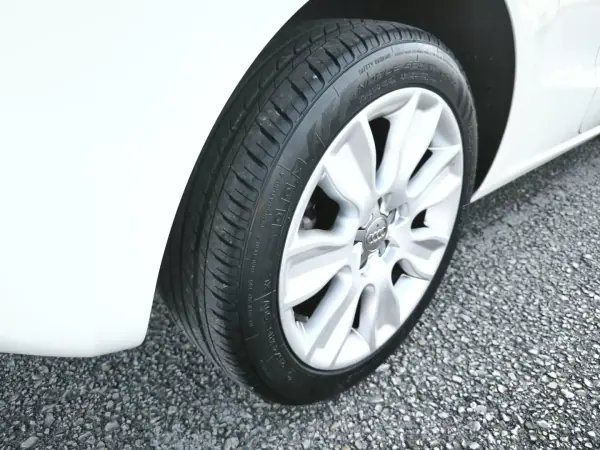 Audi A1 2010 - 9950 EUR, 236924 km - AUTO.MOTO.pt - 236924km - foto 41 de 43