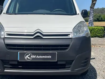 Citroën Berlingo 1.6 HDi Longa 2019 - 11750 EUR, 106000 km - AUTO.MOTO.pt - 106000km - foto 12 de 30