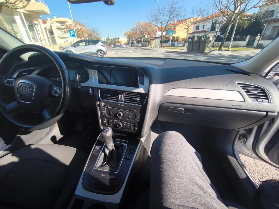 Audi A4 Avant 2010 - 10000 EUR, 232000 km - AUTO.MOTO.pt - 232000km - foto 6 de 10