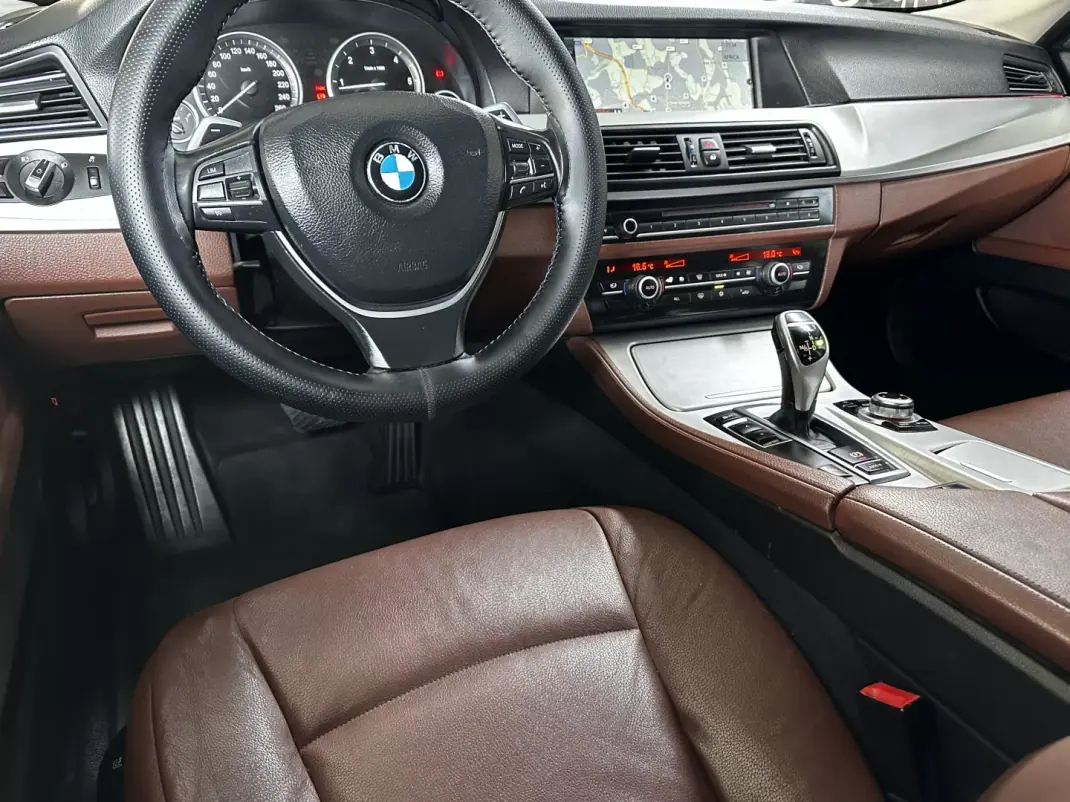 BMW 520 2012 - 17999 EUR, 200000 km - AUTO.MOTO.pt - 200000km - foto 20 de 35